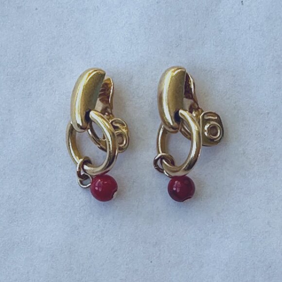 Vintage Monet Doorknocker Clip On Earrings Faux Garnet Gold Tone Signed - Picture 1 of 4